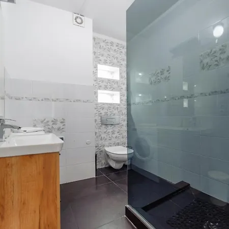 Sun & Snow Lisi Jar - Sezonowy Basen, Blisko Plazy, Sauna Apartment *