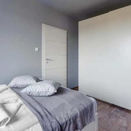 Lisi Jar, Sun & Snow