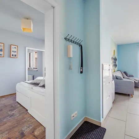 Lisi Jar, Sun & Snow *