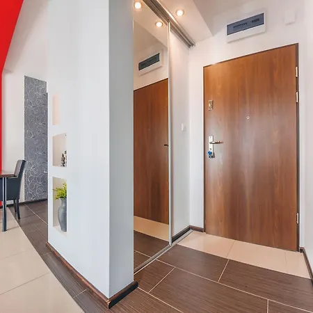 Lisi Jar, Sun & Snow