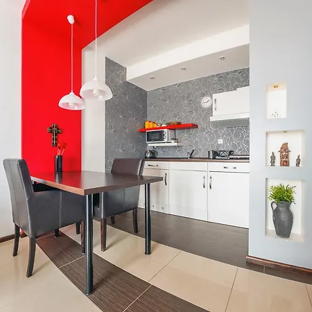 Apartment Sun & Snow Lisi Jar - Sezonowy Basen, Blisko Plazy, Sauna